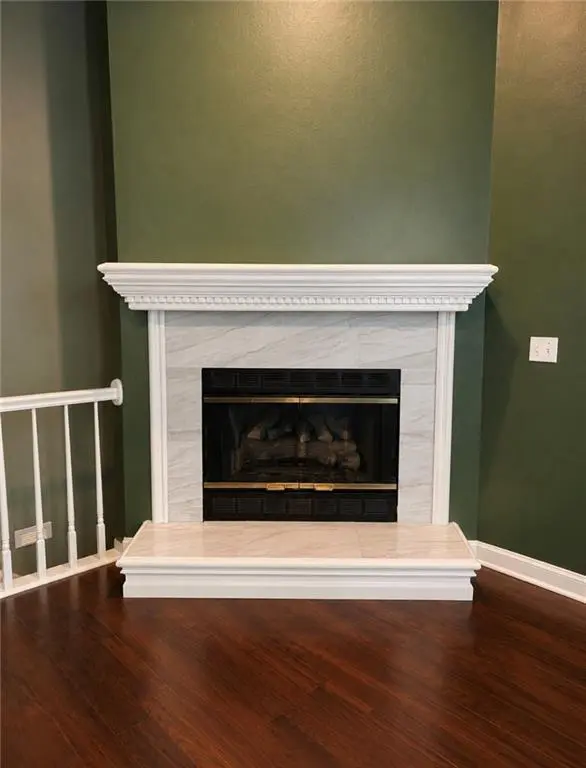 122 Oakbrook CT, Lansing, KS 66043