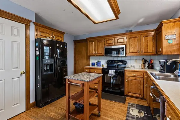 105 W South ST, Spring Hill, KS 66083