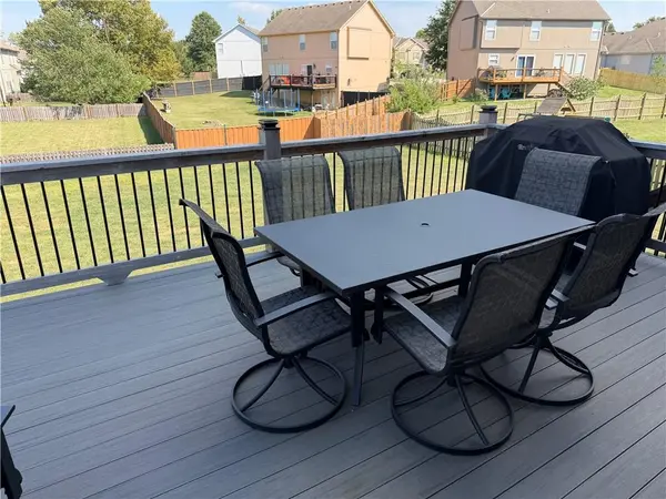 4405 SW Flintrock DR, Lee's Summit, MO 64082