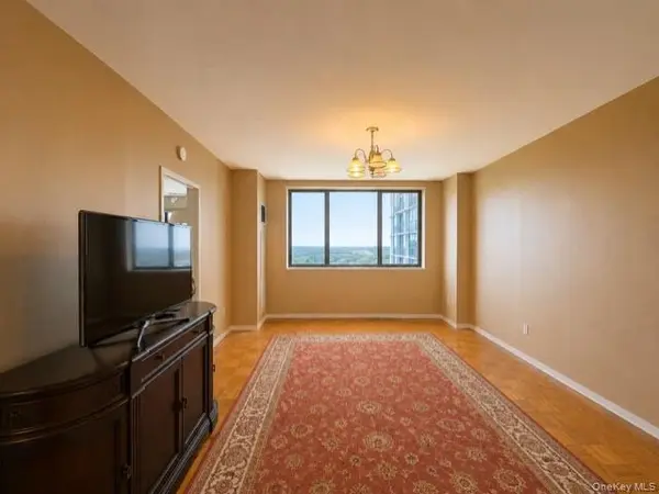 27110 Grand Central Pkwy #15Q, Floral Park, NY 11005