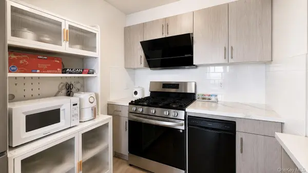 13119 Fowler Ave #4C, Flushing, NY 11355