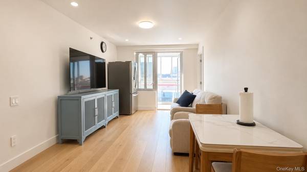 13119 Fowler Ave #4C, Flushing, NY 11355