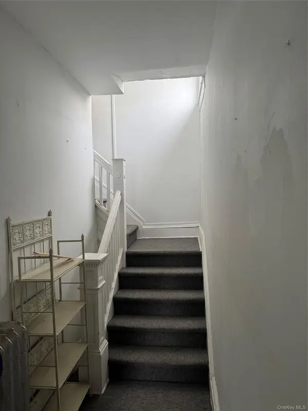 Address not disclosed, Rockville Centre, NY 11570