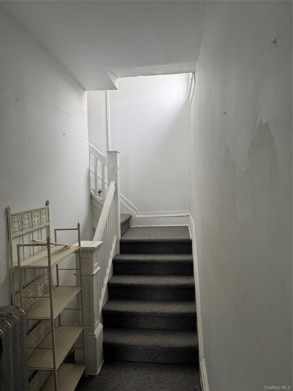 Address not disclosed, Rockville Centre, NY 11570