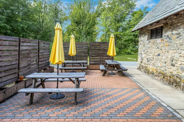 1715 E Main ST, Mohegan Lake, NY 10547