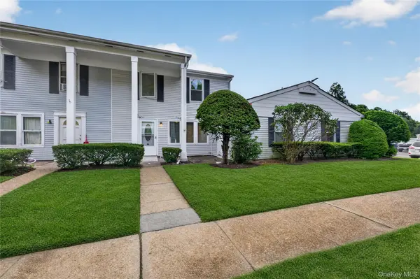 8 Valley Forge CT, Ridge, NY 11961