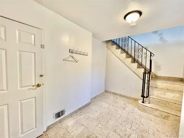 85-11 164th AVE, Howard Beach, NY 11414