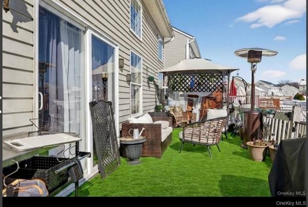 25 Woodfield DR, Washingtonville, NY 10992