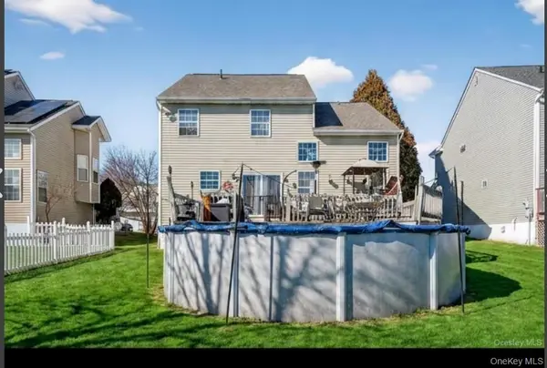 25 Woodfield DR, Washingtonville, NY 10992