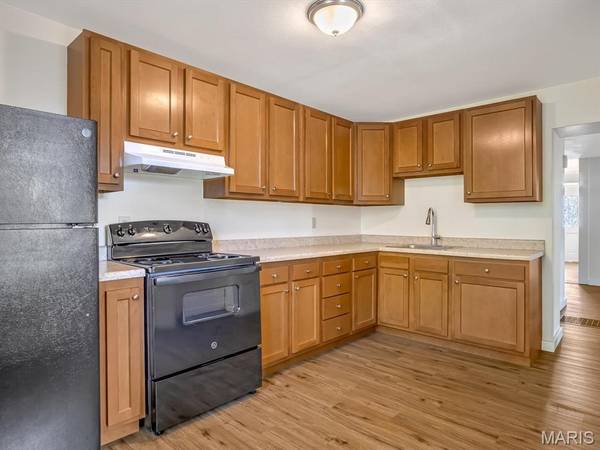221 N 2nd ST, Belleville, IL 62220