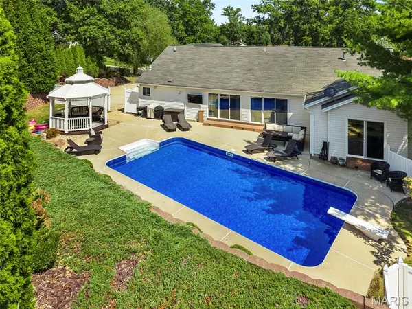 362 Round Tower DR, Cottleville, MO 63304