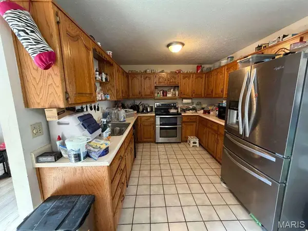 1401 Woodspice TRL, Lebanon, MO 65536