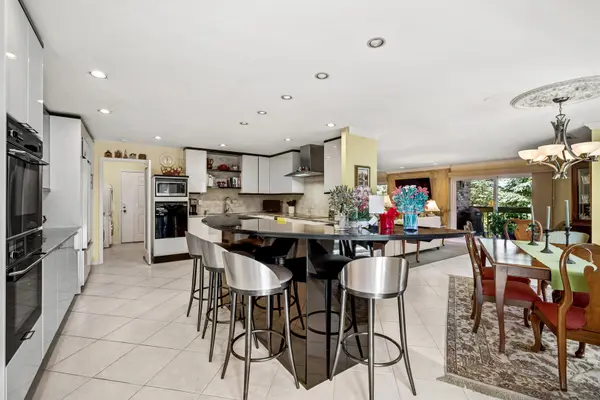 3860 MISSION HILLS RD #217, Northbrook, IL 60062