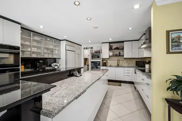 3860 MISSION HILLS RD #217, Northbrook, IL 60062