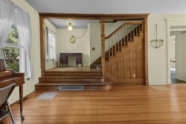 370 Lincoln AVE, Woodstock, IL 60098