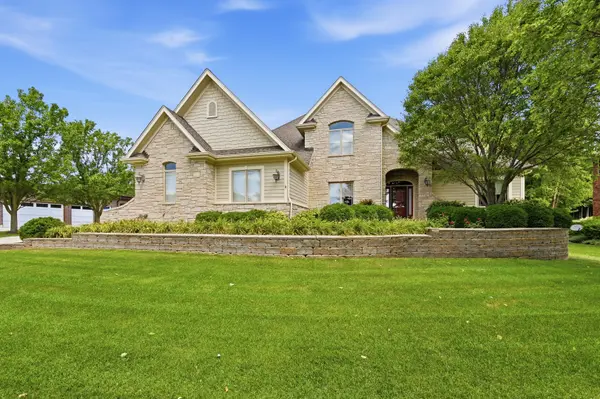 6117 Whitetail Ridge DR, Yorkville, IL 60560