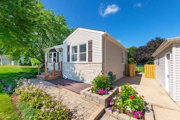 380 Charlotte AVE, Crystal Lake, IL 60014