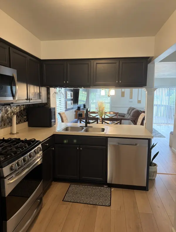1698 Pebble Beach CIR, Elgin, IL 60123