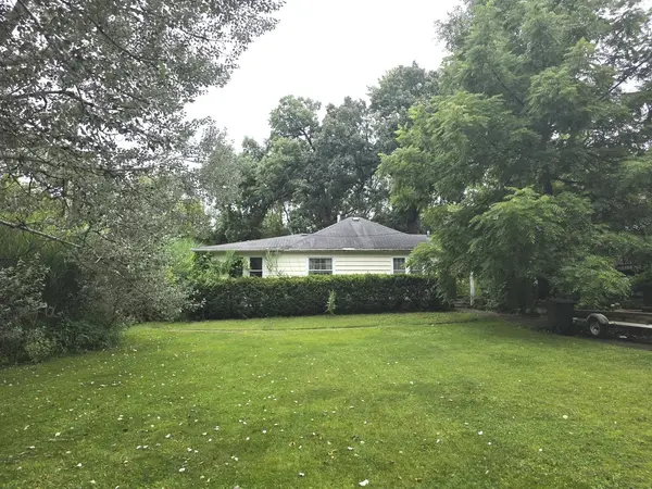 26216 N ELMWOOD AVE, Mundelein, IL 60060