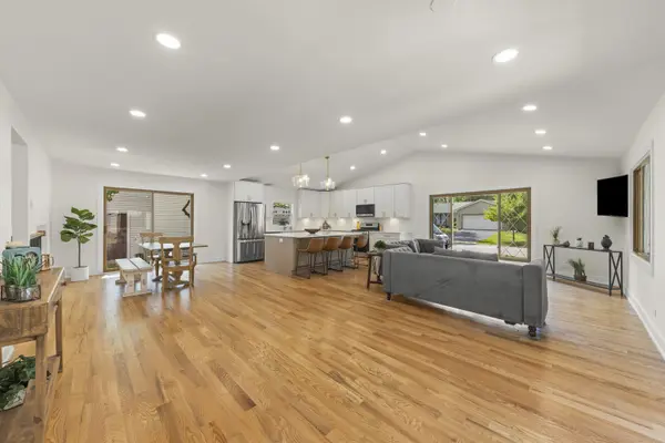 6557 Raintree CT, Lisle, IL 60532