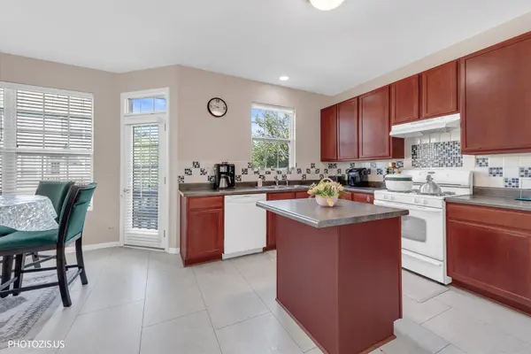 1689 W Turtle Creek LN, Round Lake, IL 60073