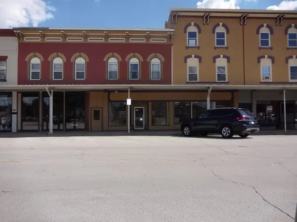 26 E Railroad ST, Sandwich, IL 60548