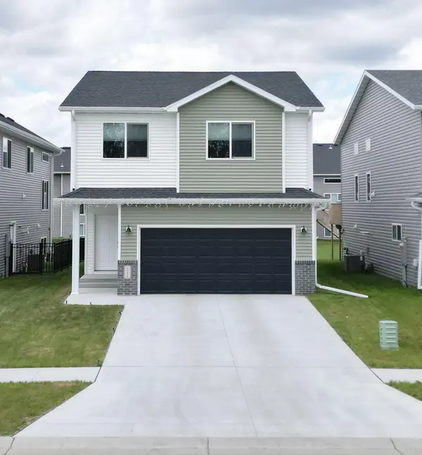 6058 Martin LN W, West Fargo, ND 58078