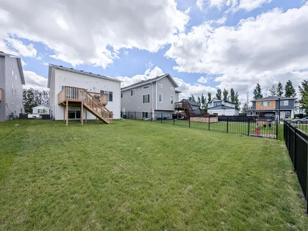 6058 Martin LN W, West Fargo, ND 58078