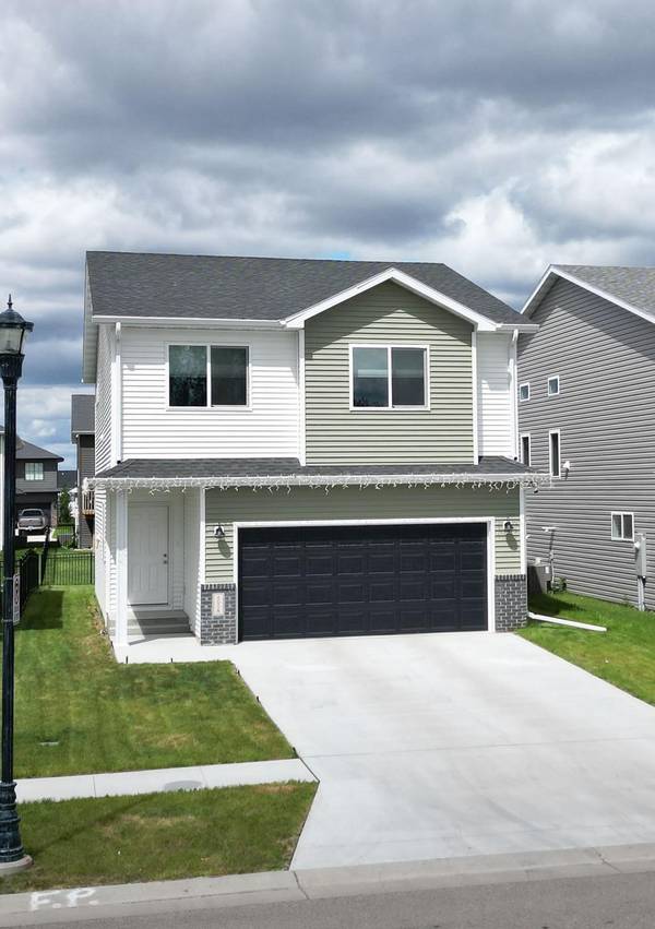 6058 Martin LN W, West Fargo, ND 58078