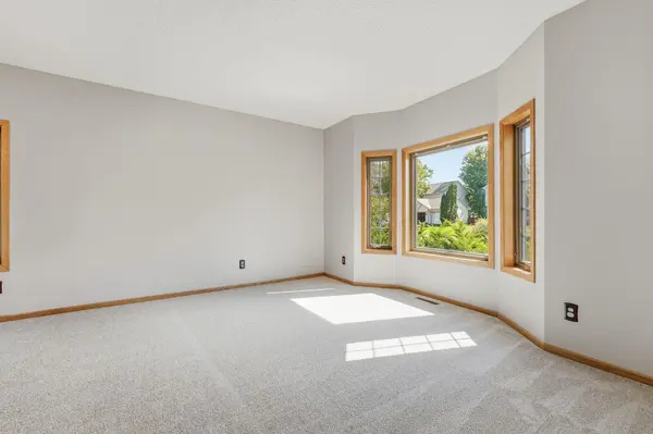 230 Butternut CIR, Carver, MN 55315