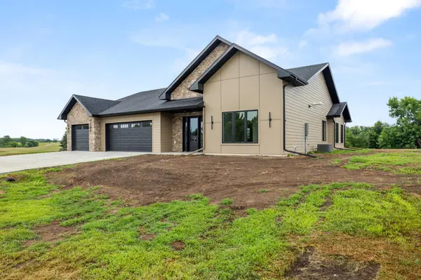 14433 Grandview LN, Lake Park, MN 56554