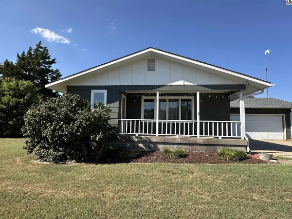 914 Sioux Rd, Lindsborg, KS 67456