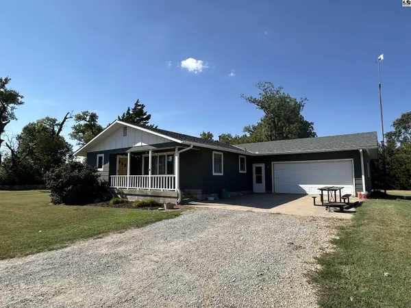 914 Sioux Rd, Lindsborg, KS 67456