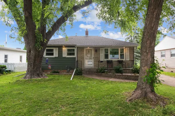 1012 GROVE ST, Oshkosh, WI 54901