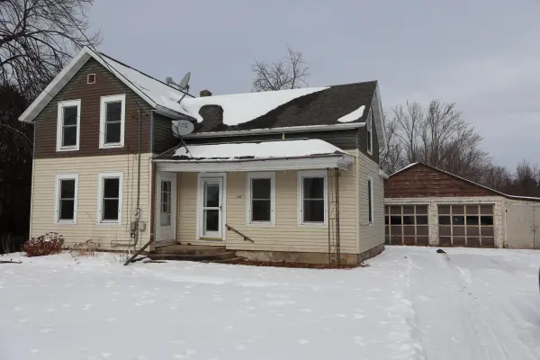 60 W 1ST ST, Clintonville, WI 54929