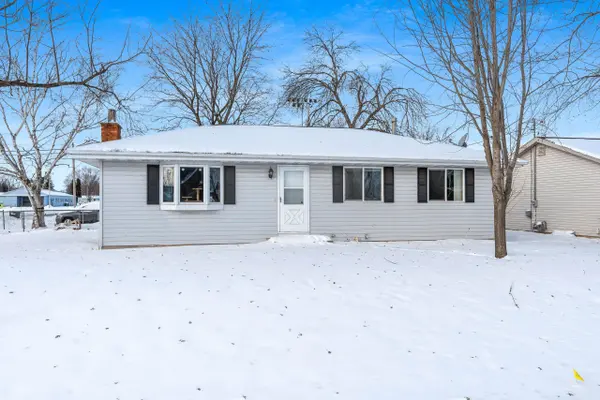 175 MCKINLEY AVE, Omro, WI 54963-1546