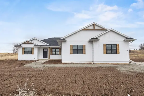 W173 MEADOW RIDGE TRL, Kaukauna, WI 54130
