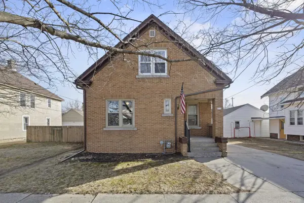 2111 HAMILTON ST, Manitowoc, WI 54220