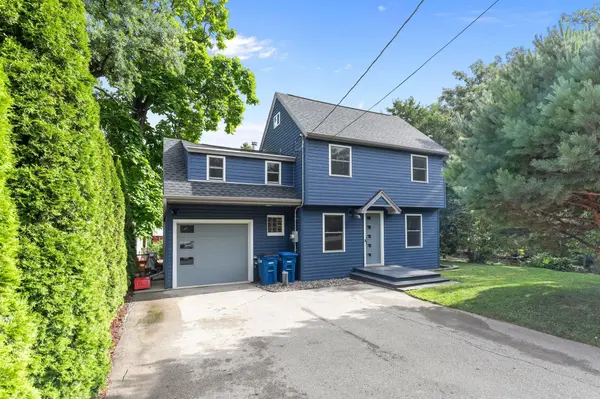 2084 S POINT COMFORT RD, Oshkosh, WI 54902