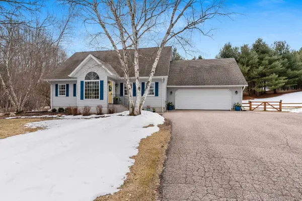 E1715 LAKE SHORE DR, Iola, WI 54945
