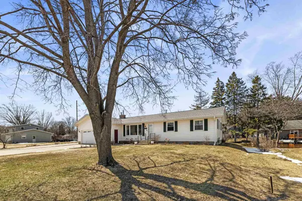 1109 MORNINGSIDE CT, Marinette, WI 54143
