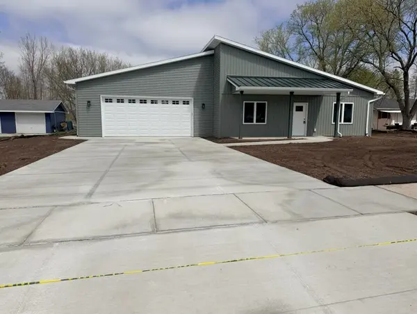 621 E PEARL ST, Seymour, WI 54165