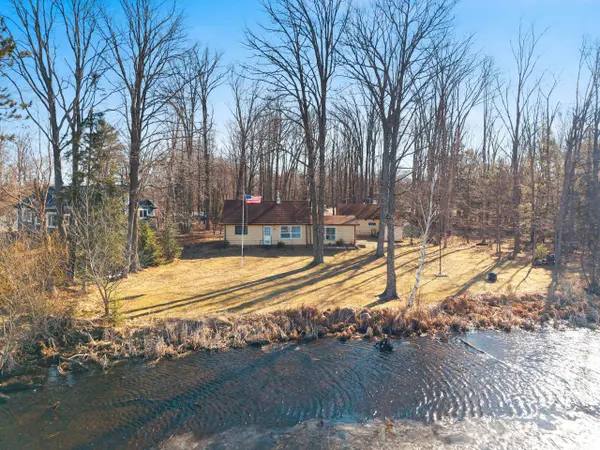 N7279 SUNSET DR, Gresham, WI 54128
