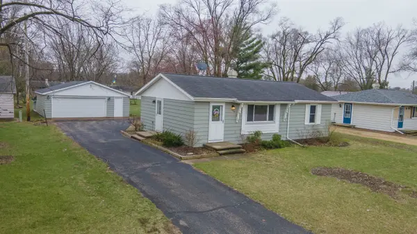1330 CRYSTAL CT, Waupaca, WI 54981
