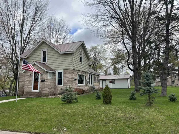410 N FRANKLIN ST, Waupaca, WI 54981