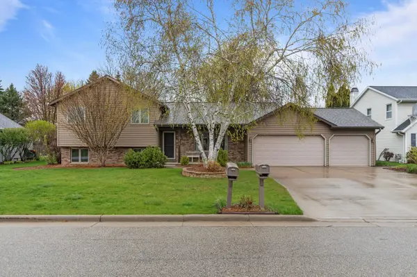 2212 W SENECA DR, Appleton, WI 54914