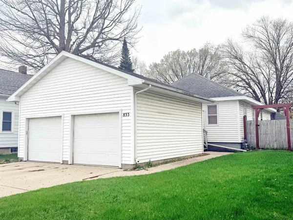 833 PHOEBE ST, Green Bay, WI 54303