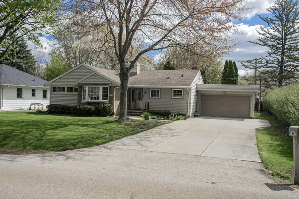 1967 PALISADES DR, Appleton, WI 54915-1024