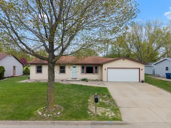 201 FAIRWAY ST, Combined Locks, WI 54113