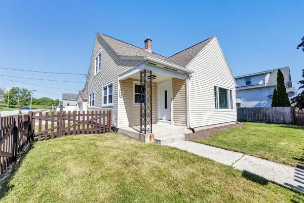 1954 S 9TH ST, Manitowoc, WI 54220